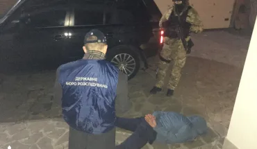 За вимагання 150 тисяч доларів США колишній поліцейський та його спільник постануть перед судом 
